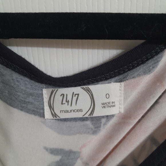 Size 0 womens top - Picture 2 of 3